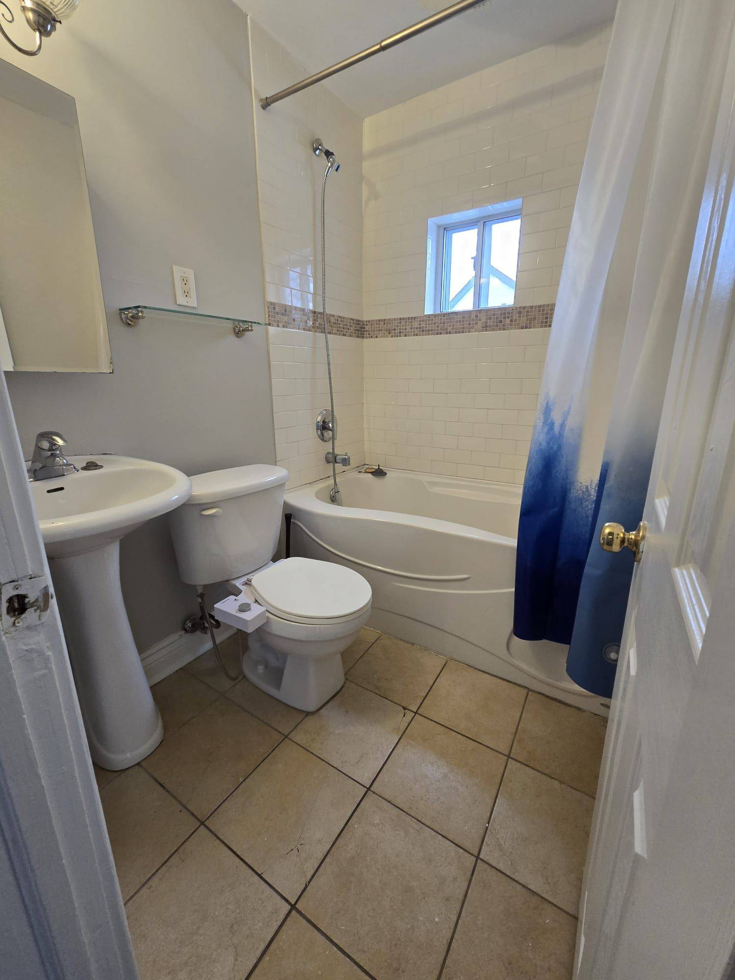 Toronto E03, ON M4J 4J2,2a Kimbourne AVE