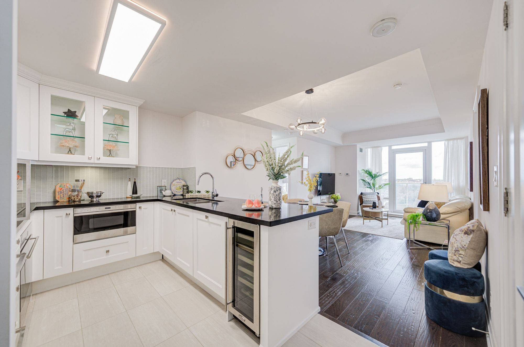 Markham, ON L6C 0Y4,15 Stollery Pond CRES #811