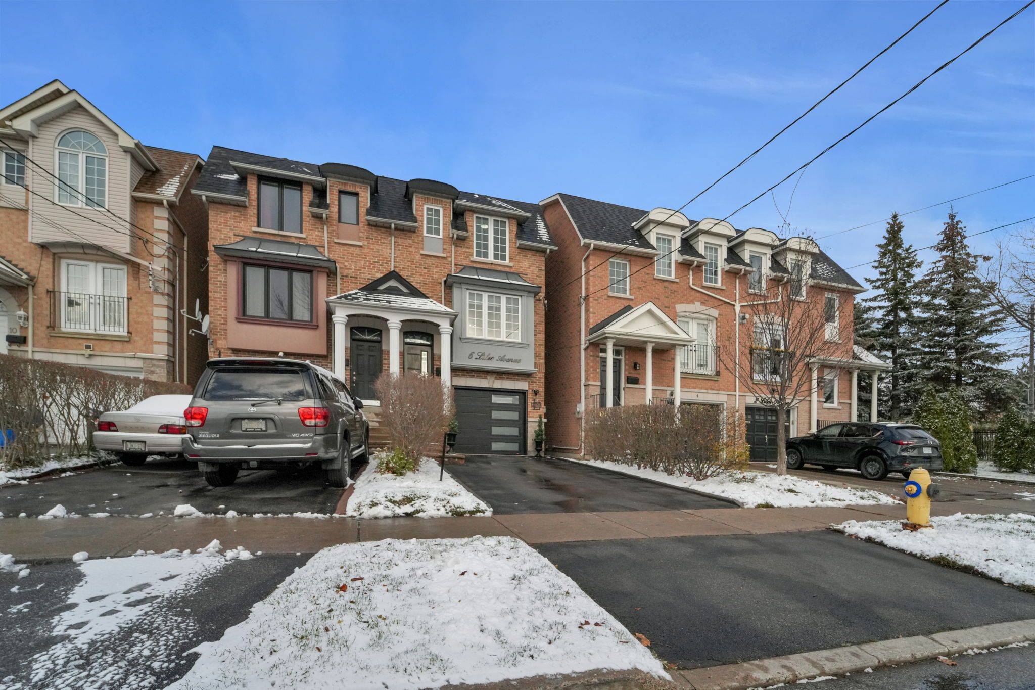 Toronto W05, ON M9M 1G3,6 Lilac AVE