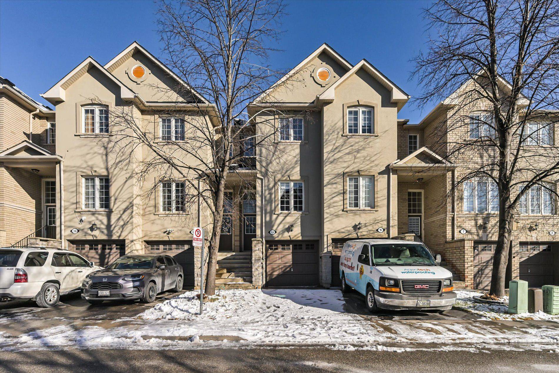 Mississauga, ON L5A 4P1,435 Hensal CIR #11