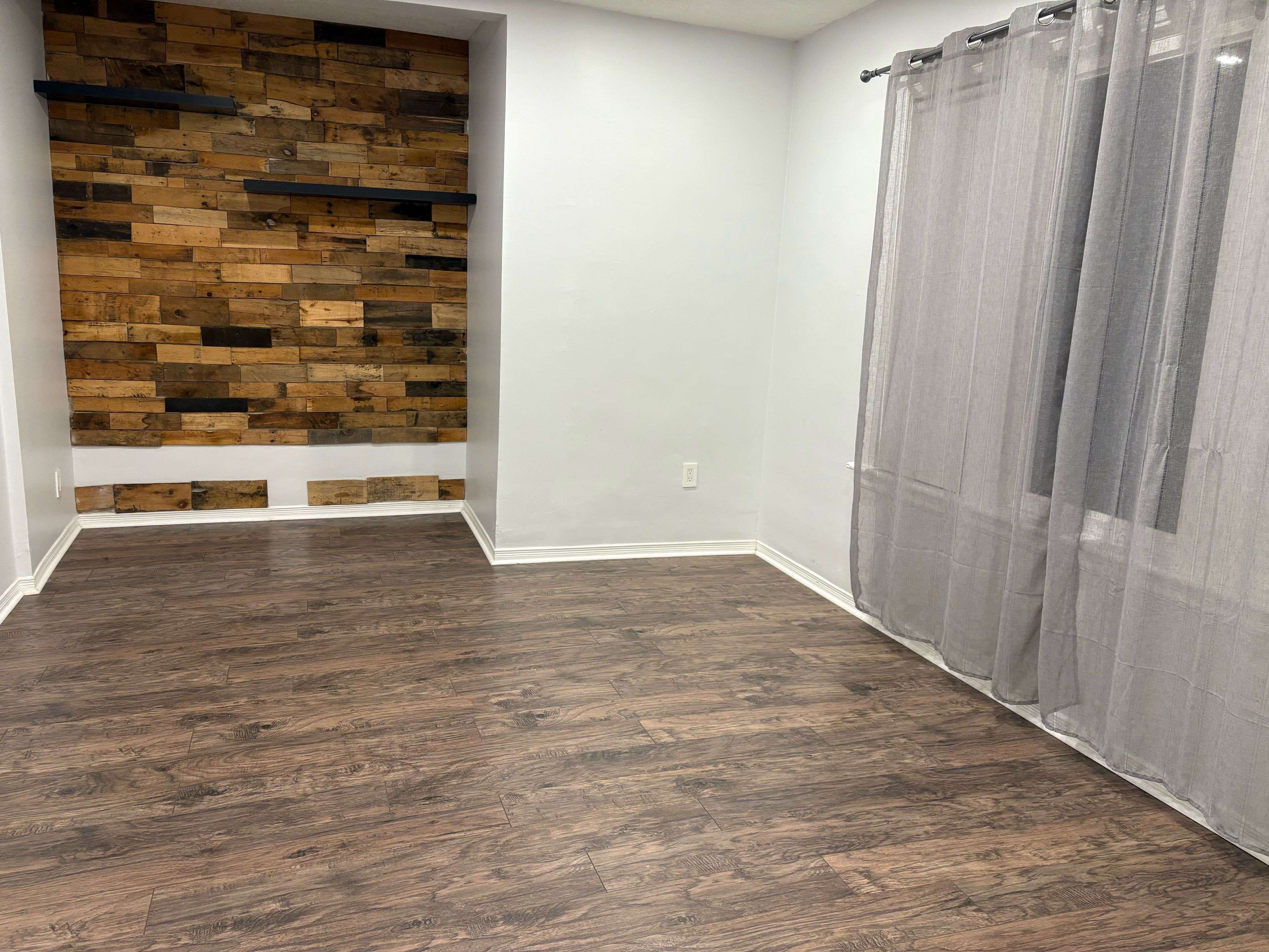 Hamilton, ON L8M 3G5,161 Rothsay AVE