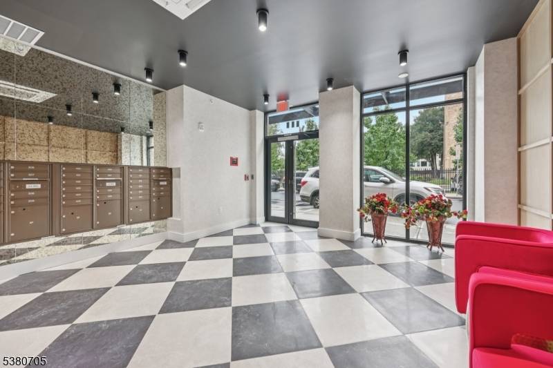 Newark City, NJ 07102,289 Halsey St #200