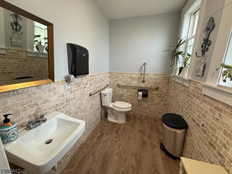 Clifton City, NJ 07012,658 Allwood Rd