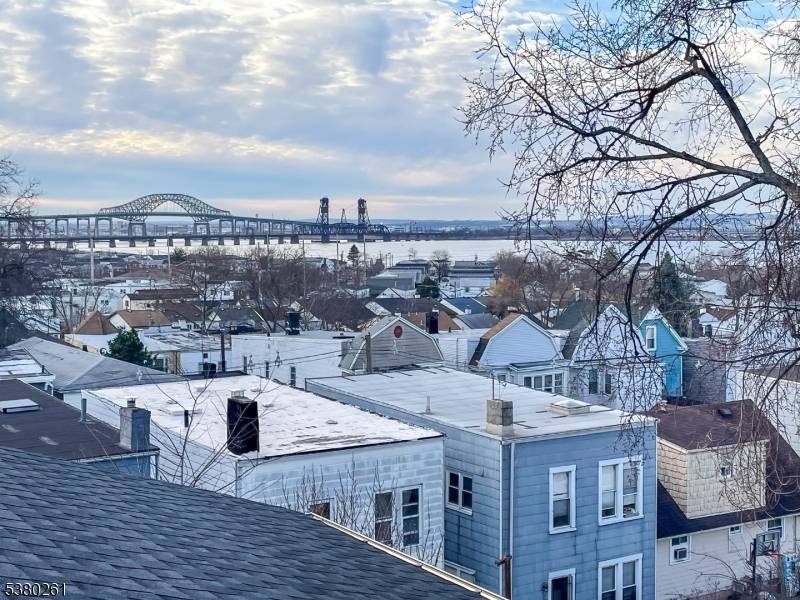 Jersey City, NJ 07305,285 Lembeck Ave #L