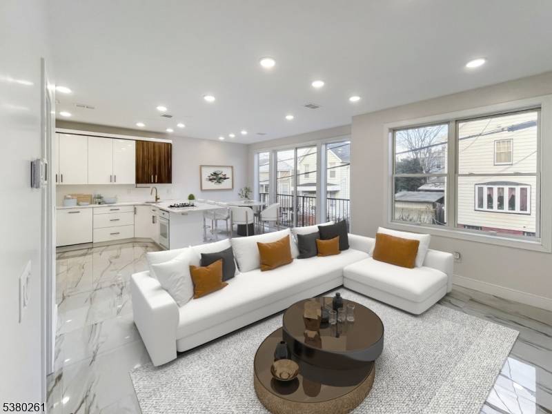 Jersey City, NJ 07305,285 Lembeck Ave #L