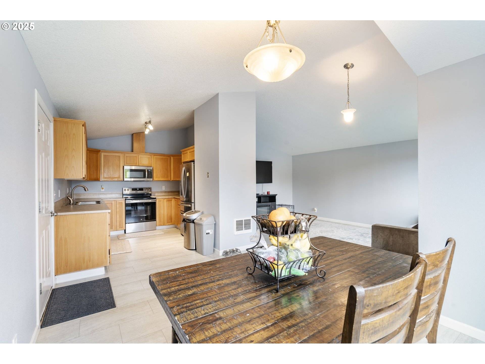 St Helens, OR 97051,453 N 11TH ST