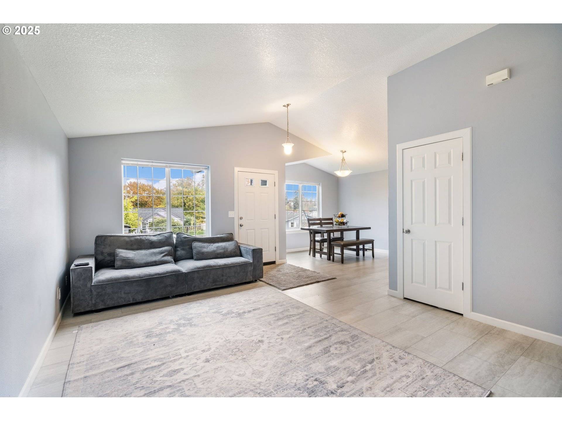 St Helens, OR 97051,453 N 11TH ST