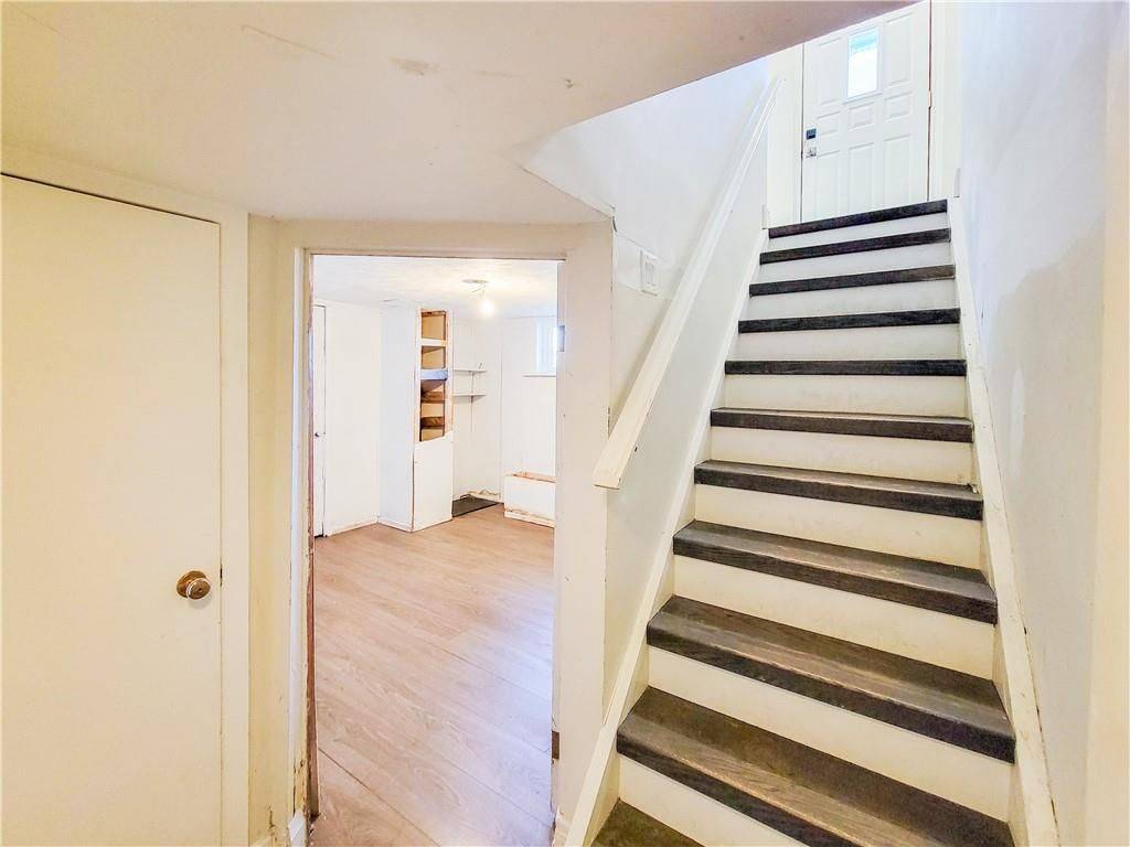 Hamilton, ON L9A 2Y8,109 TERRACE DR