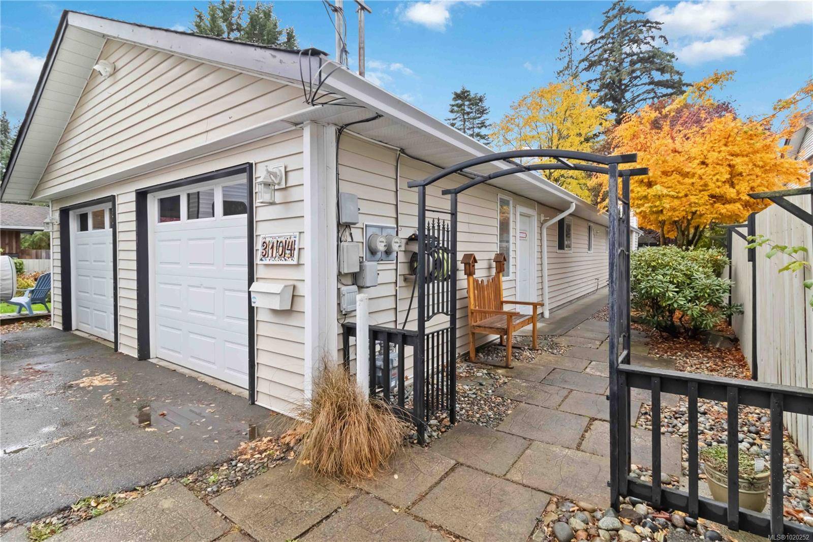 Langford, BC V9B 4B7,3104 Glen Lake Rd