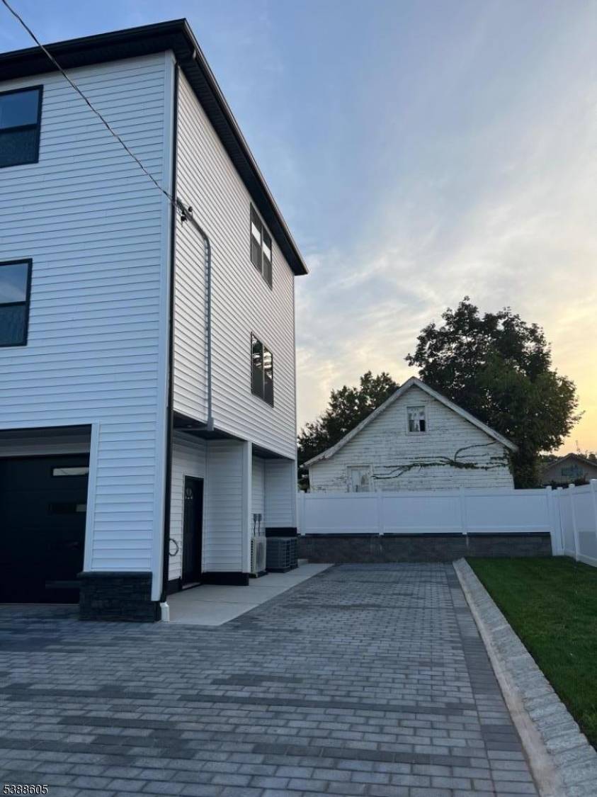 Elizabeth City, NJ 07202,747 Rahway Ave