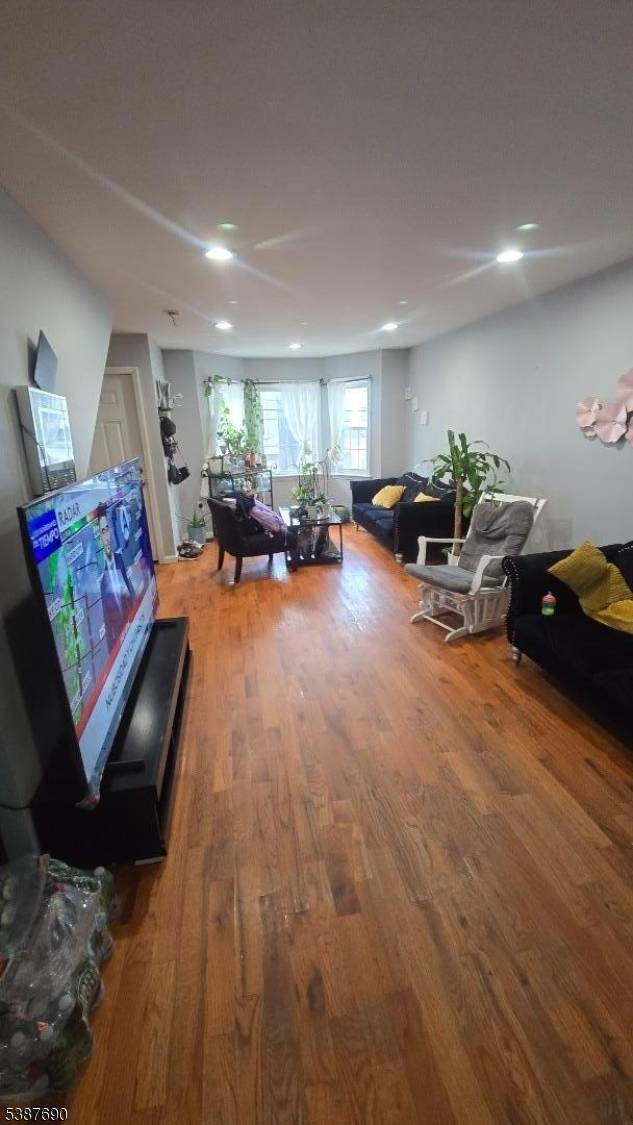 Paterson City, NJ 07501,21 Rose St