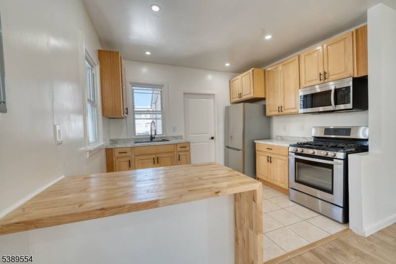 Kearny Town, NJ 07032,55 Tappan St #2