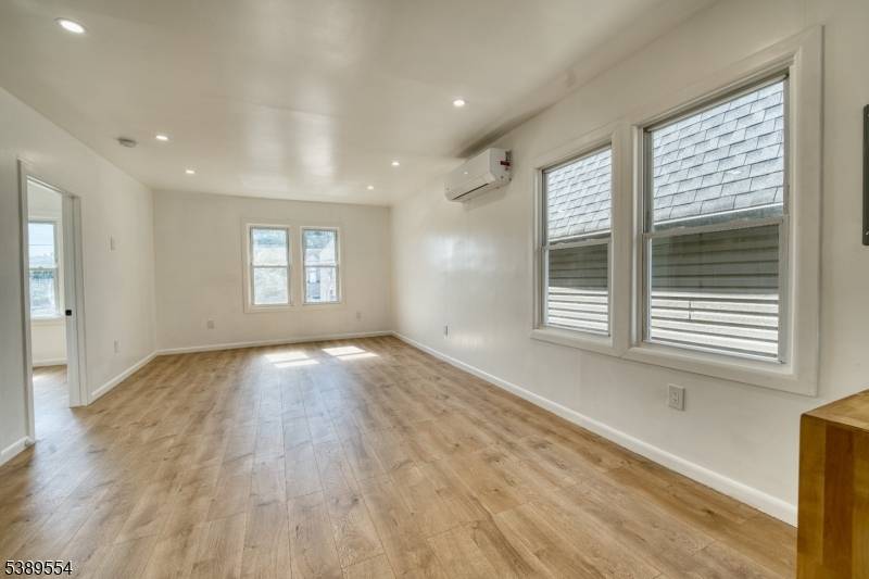 Kearny Town, NJ 07032,55 Tappan St #2