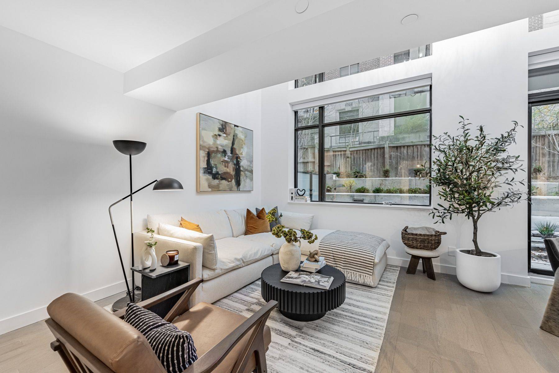 Toronto W08, ON M8X 2S4,160 Kingsway CRES #101