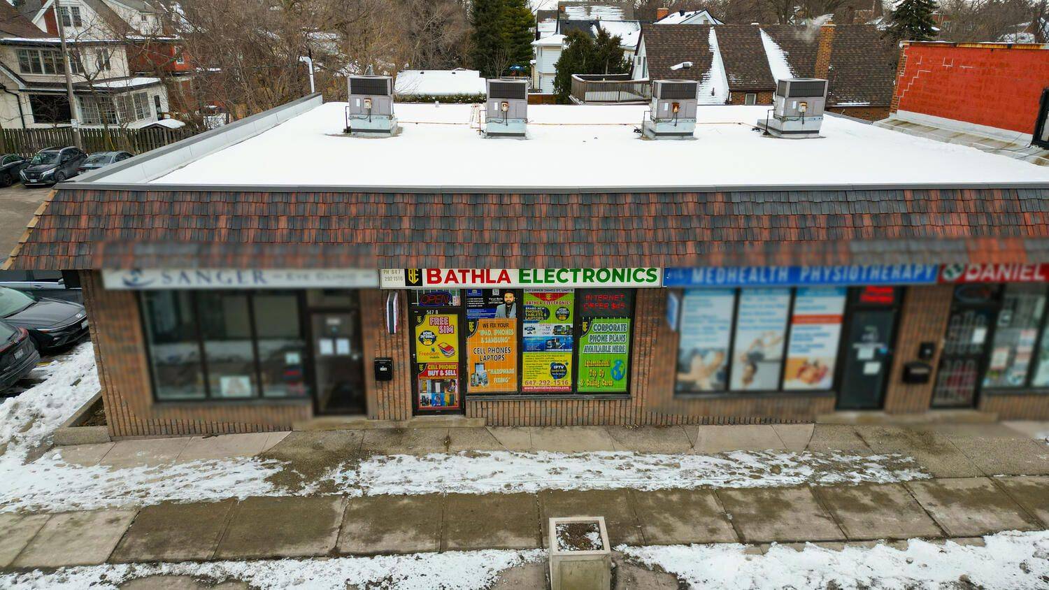 Hamilton, ON L9C 2Y5,547 upper james ST #B