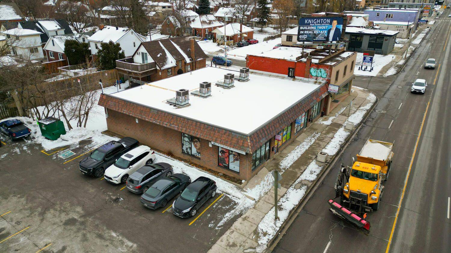 Hamilton, ON L9C 2Y5,547 upper james ST #B