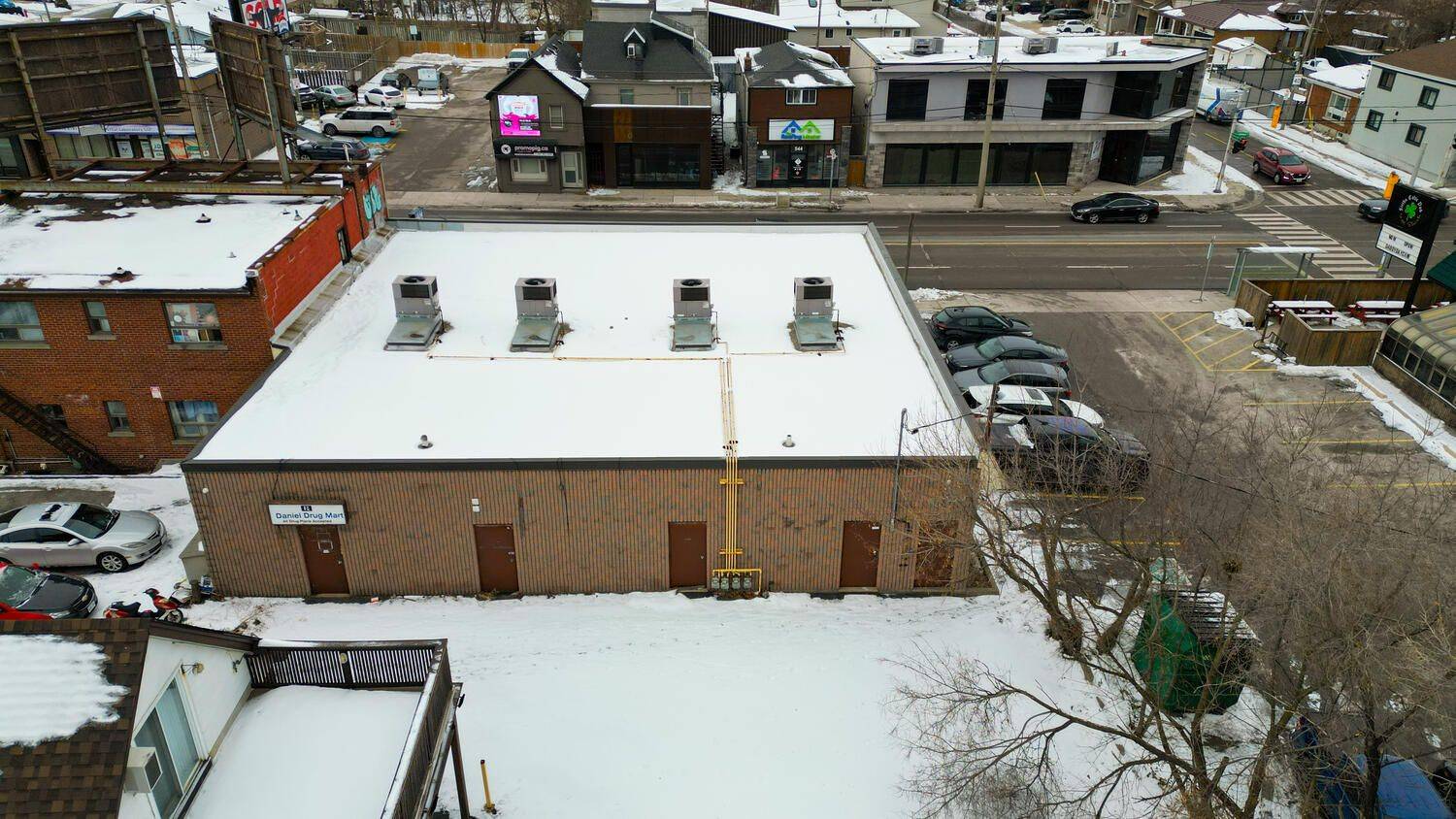 Hamilton, ON L9C 2Y5,547 upper james ST #B