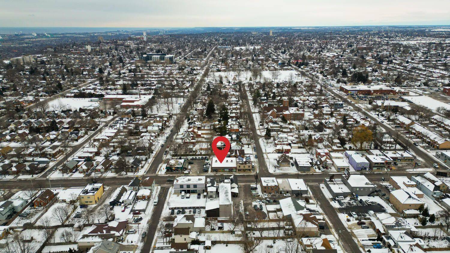 Hamilton, ON L9C 2Y5,547 upper james ST #B