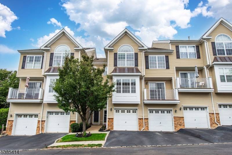 Pompton Lakes Boro, NJ 07442,154 Mountainside Dr