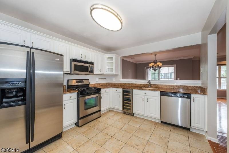 Pompton Lakes Boro, NJ 07442,154 Mountainside Dr