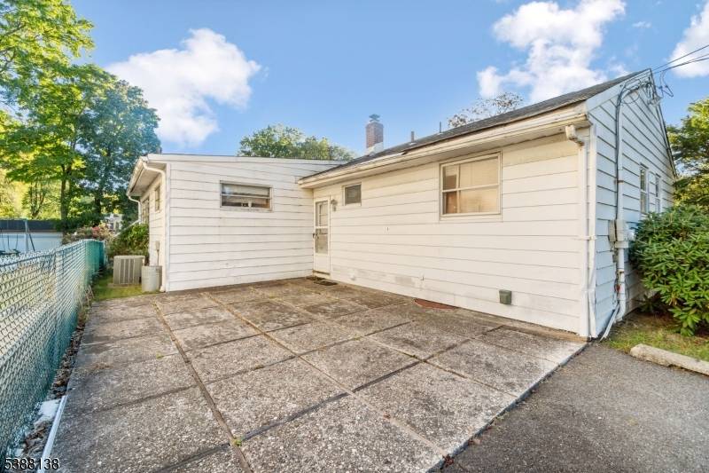 Little Falls Twp., NJ 07424,2 Overlook Ave