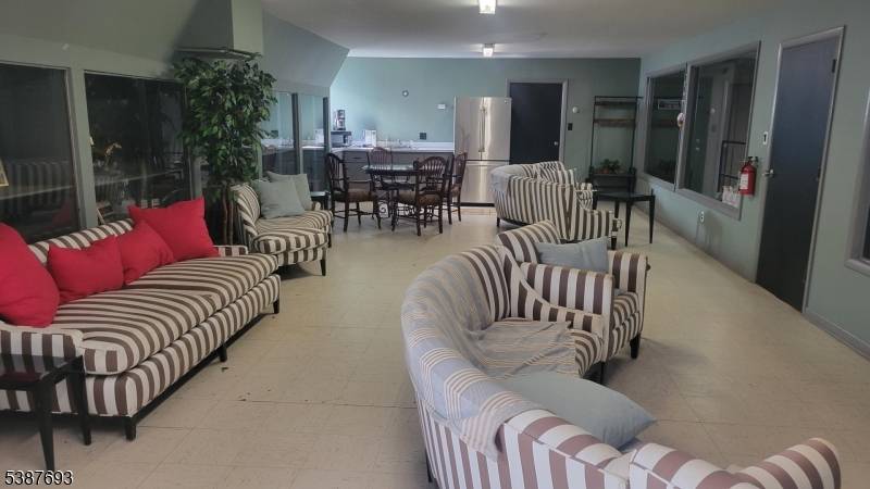 Washington Twp., NJ 07853,284 W Mill Rd