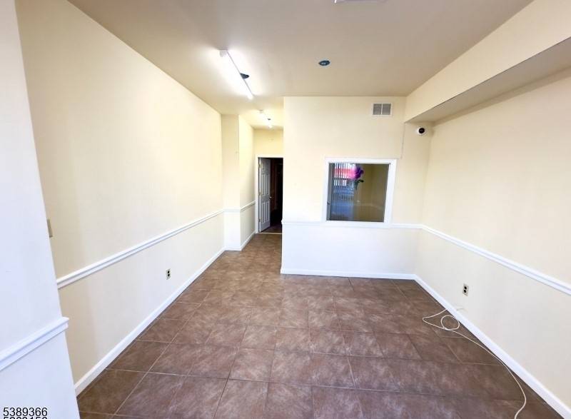 Elizabeth City, NJ 07206,546 Elizabeth Ave