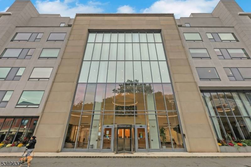 Edgewater Boro, NJ 07020,3 Somerset Ln-Glass House #109