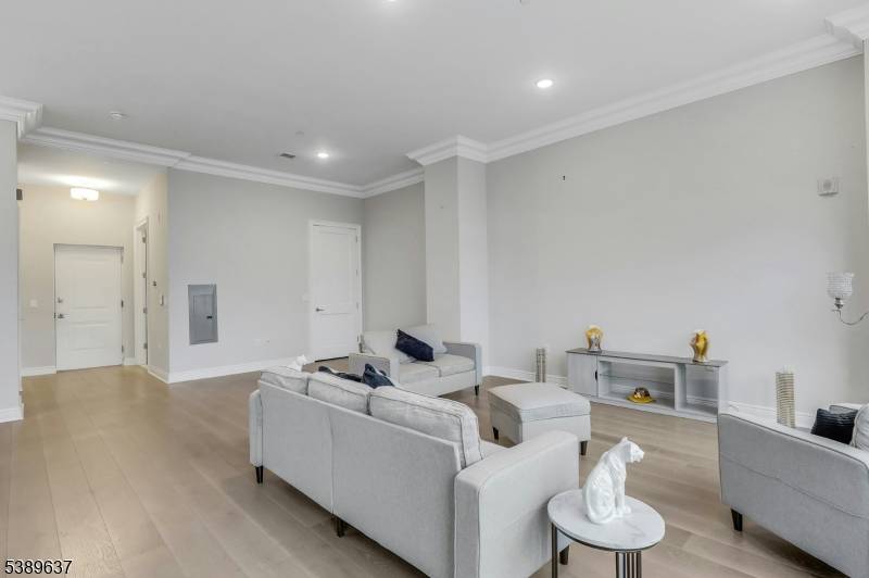 Edgewater Boro, NJ 07020,3 Somerset Ln-Glass House #109