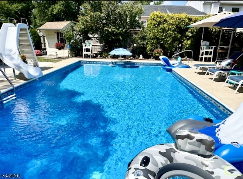 Union Beach Boro, NJ 07735,902 10Th St