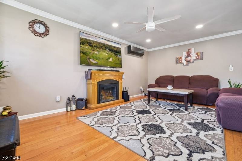 Woodbridge Twp., NJ 07095,657 Barron Ave