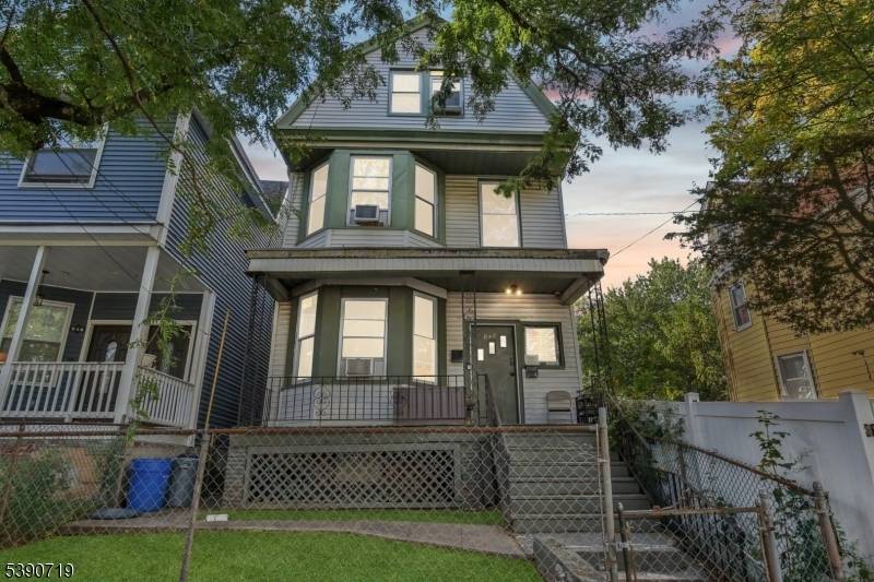 Newark City, NJ 07108,847 S 14th St