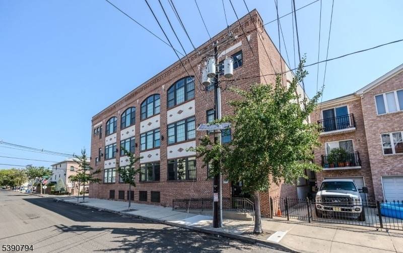 Newark City, NJ 07105,88 Saint Francis St #1A