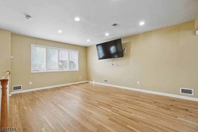 Kenilworth Boro, NJ 07033,18 Boyd Ter