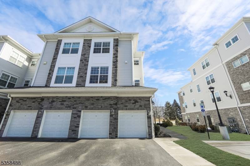 Morris Plains Boro, NJ 07950,17 Veterans Way