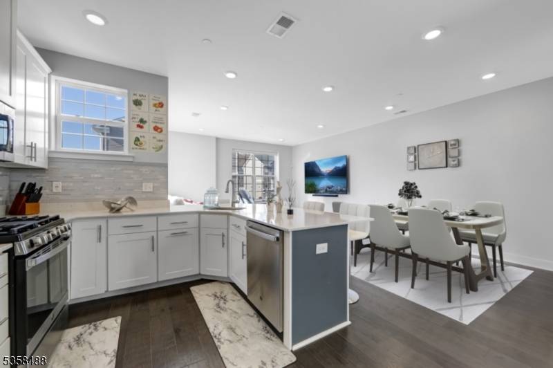 Morris Plains Boro, NJ 07950,17 Veterans Way