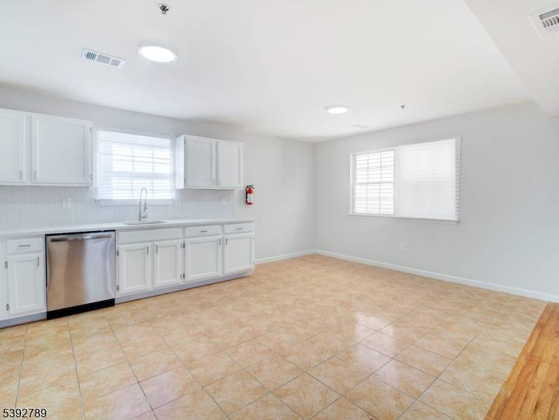 Newark City, NJ 07108,22-24 Avon Ave