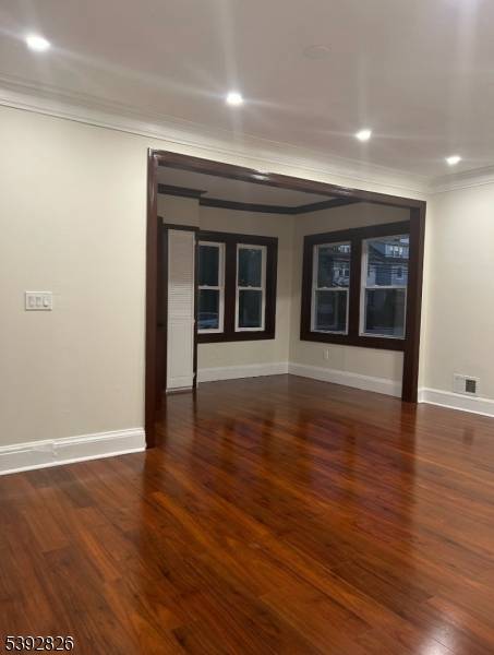 Elizabeth City, NJ 07208,904 CROSS