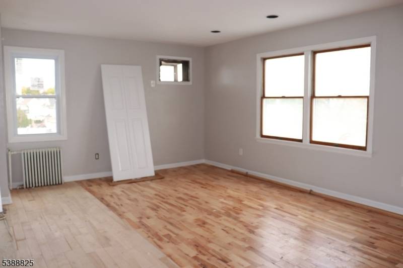 Ridgefield Park Village, NJ 07660,66 Winant Ave