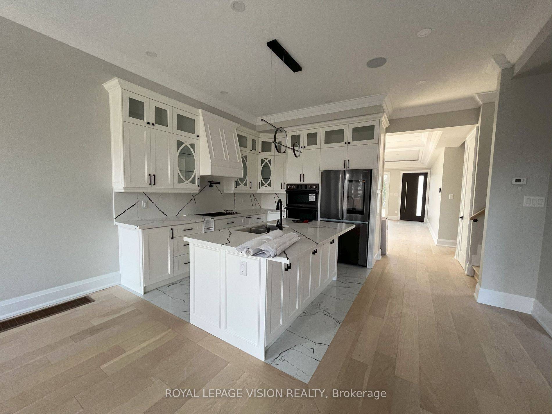 Toronto E06, ON M1N 3K4,47 Lillington AVE