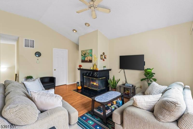 Branchburg Twp., NJ 08876,615 Magnolia Ln