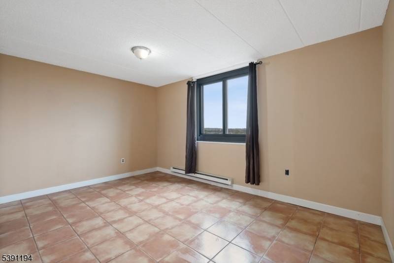 Passaic City, NJ 07055,170-202 Lafayette Ave #8A