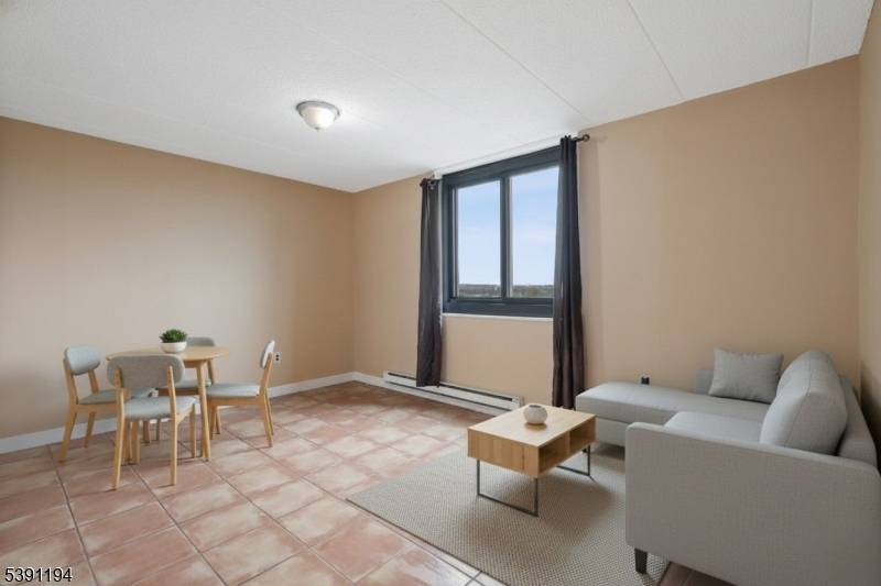 Passaic City, NJ 07055,170-202 Lafayette Ave #8A