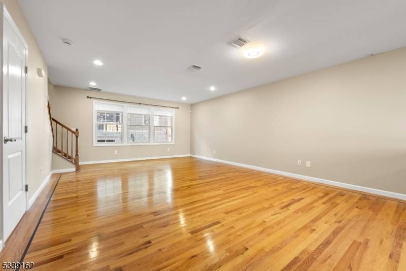 Bloomfield Twp., NJ 07003,102 Montgomery St 15 #15