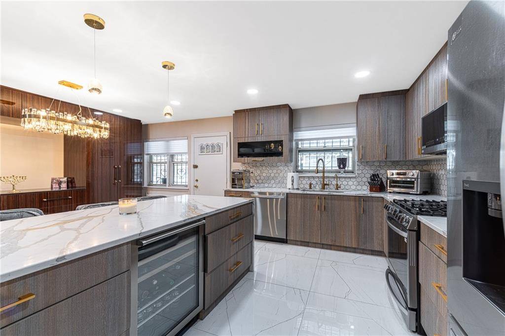 Brooklyn, NY 11235,2721 Batchelder ST