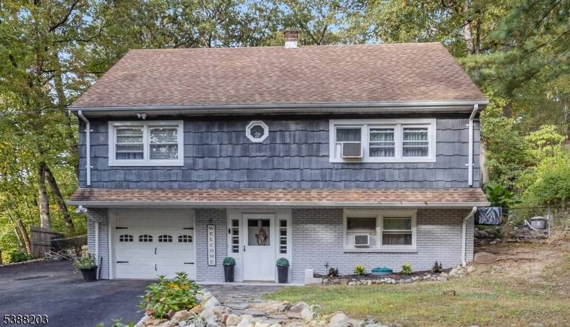 Ringwood Boro, NJ 07456,6 Oakwood Dr