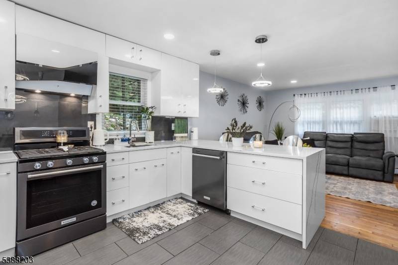 Ringwood Boro, NJ 07456,6 Oakwood Dr