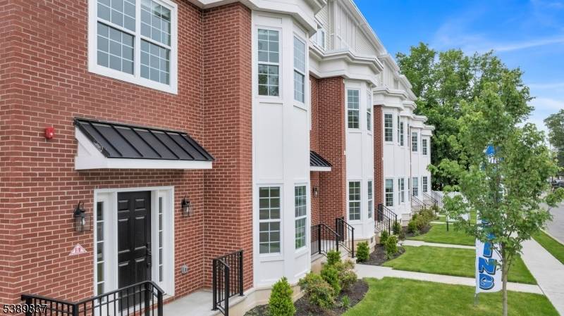 Morristown Town, NJ 07960,70 Ridgedale Ave #102