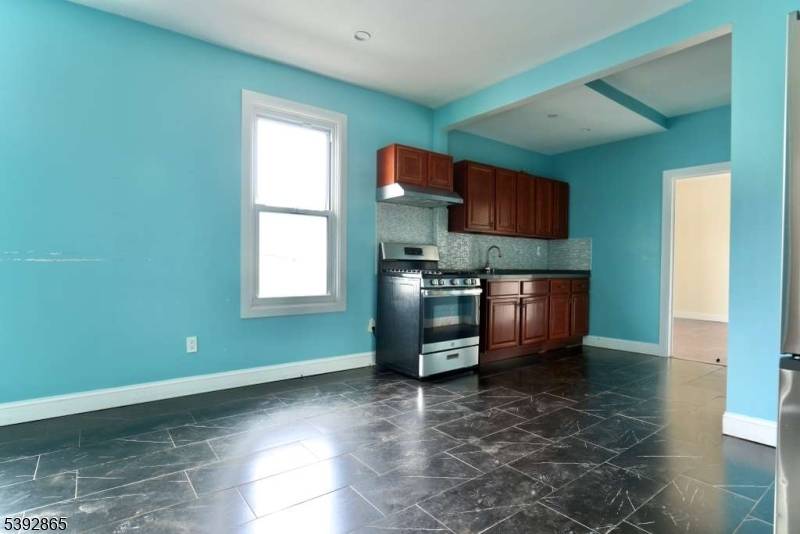 Elizabeth City, NJ 07206,255 Magnolia Ave 2