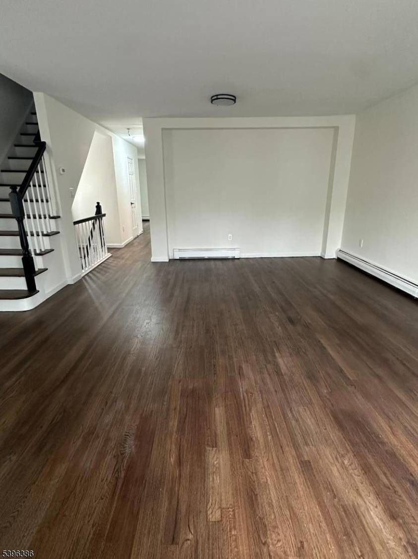 Bayonne City, NJ 07002,25 E 34Th St